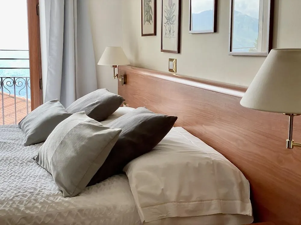 Hotel Paradiso Como Брунате 3*,
